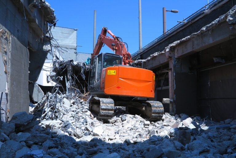 ビル解体工事（熊本市東区）